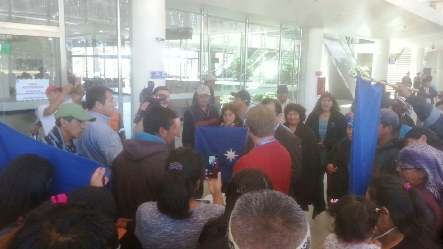Aeropuerto Internacional de Temuco es ocupado por Mapuche: Terminal aéreo fue impuesto en territorio indígena