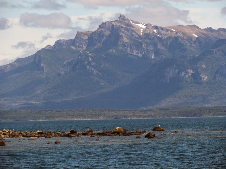 Turismo de Puerto Natales se ve amenazado por intento instalación de nueva factoría salmonera en la zona