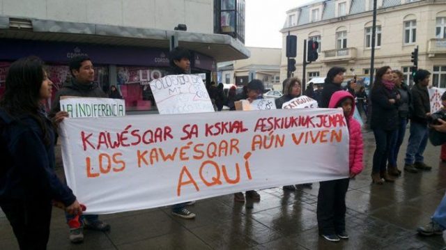 Salmonera Australis no ha implementado la consulta indígena y es rechazada por comunidades Kawésqar