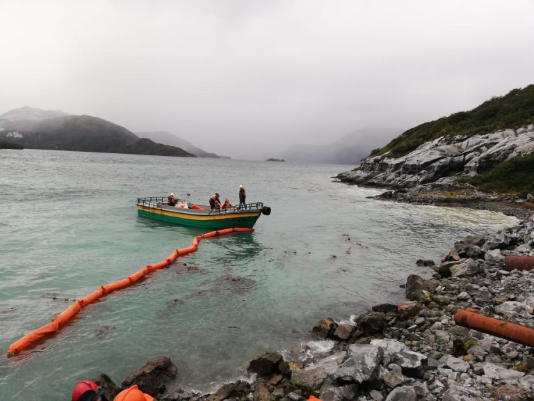 Derrame de Petróleo en Magallanes: Kawesqar demandan evaluar operaciones mineras en zona indígena ancestral
