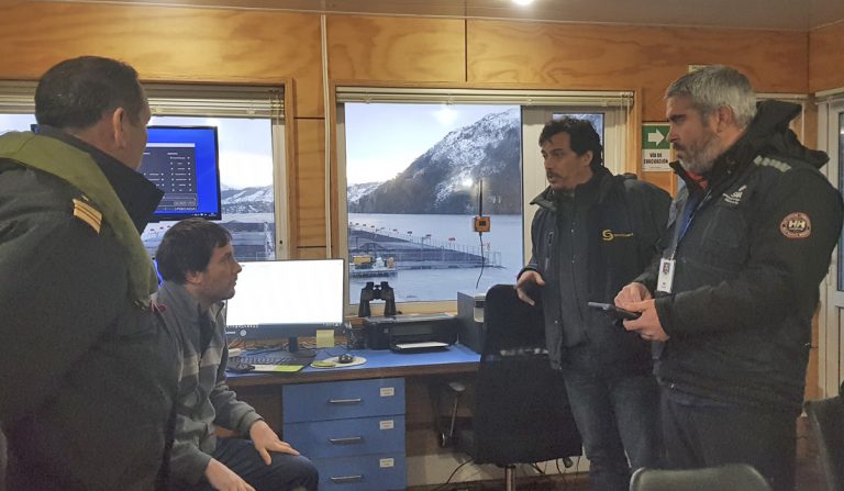 Estado fiscaliza en terreno los centros de cultivo de salmonera noruega Nova Austral en Magallanes