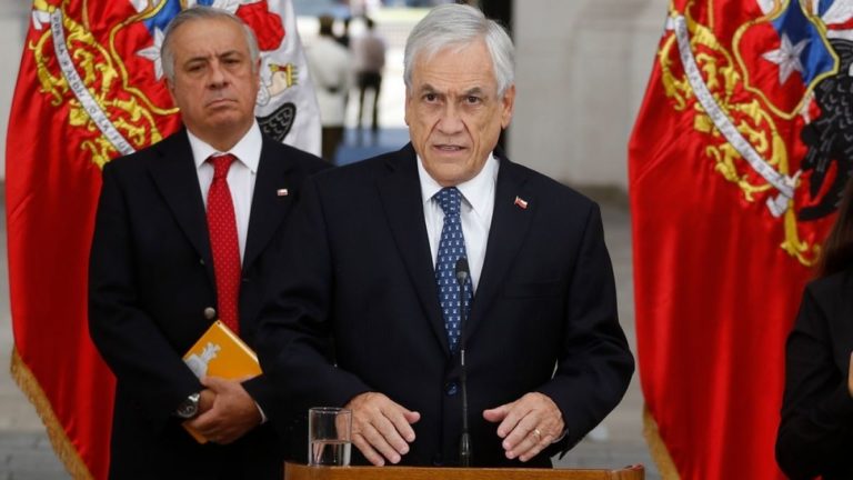 Llevan a la Justicia a Piñera y a Mañalich por su responsabilidad en muertes por Coronavirus