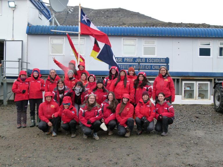 Ser jefa en la Antártica: testimonios de mujeres en bases científicas