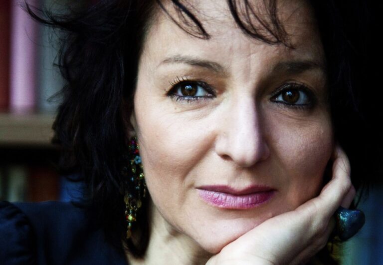 Eva Illouz: Capitalismo emocional. «Para hacerle una cena romántica a mi novio necesitaba dinero, que no tenía. Entonces vi la conexión entre romanticismo y  dinero.»
