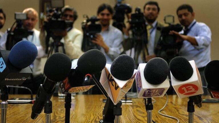 Futuro de la prensa en Chile: Medios empresariales pierden ganancias y aumenta orientacón a internet