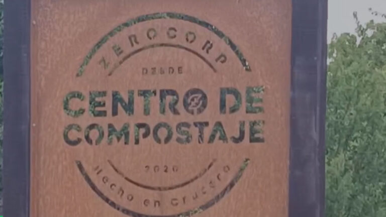 Una comunidad rodeada por residuos de la industria salmonera